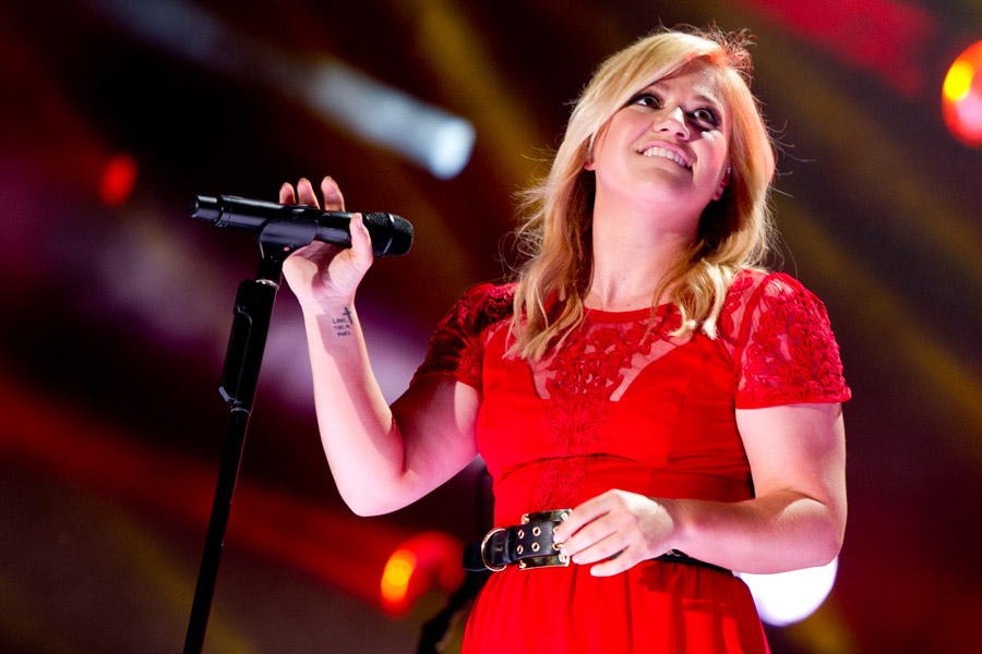 Kelly Clarkson at CMA Festival